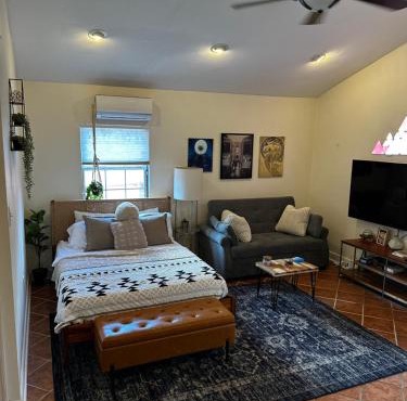 Lofty Dreams B&B, studio near Disney & Universal in Orlando