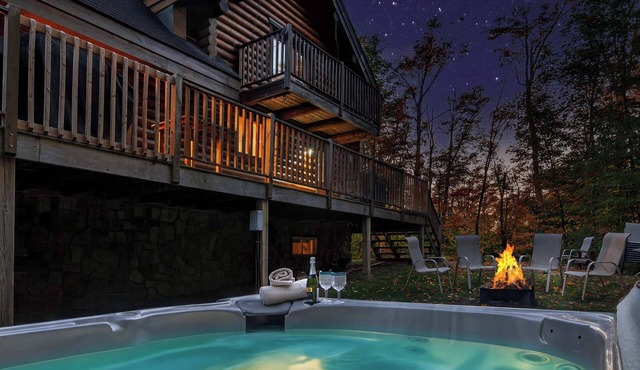 Log Cabin w Hot Tub, Beach 10m, near Tremblant in Labelle
