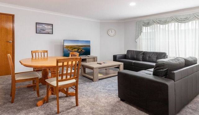 Lovely Single Level Villa close to Rockpool Beach, Tuncurry in Tuncurry