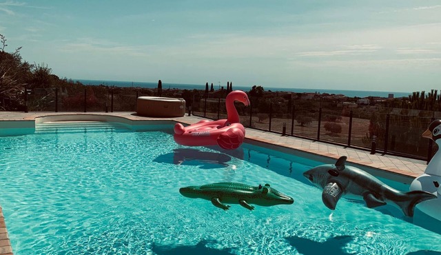 LUSH COUNTRYSIDE RETREAT WITH PRIVATE POOL in Porto Sant'Elpidio