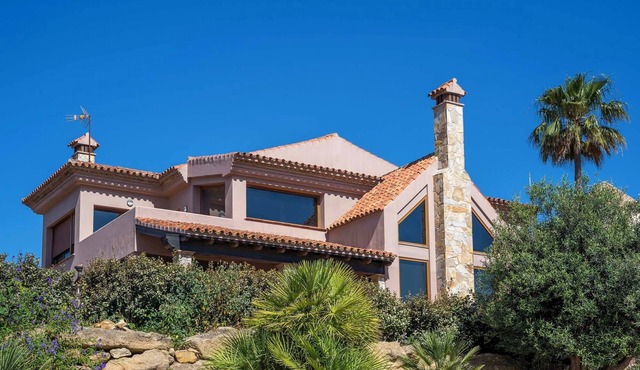 Luxury Sea View Villa Adjacent to Beach and Golf at Alcaidesa and Sotogrande. in La Línea de la Concepción