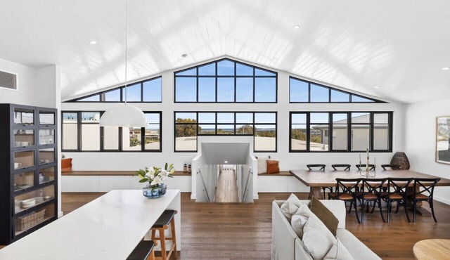 Luxurious Beach House with Breath-taking Views in Ocean Grove