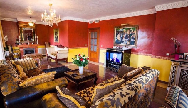 Luxurious Majestic Villa with pool by the beach in Benalmádena