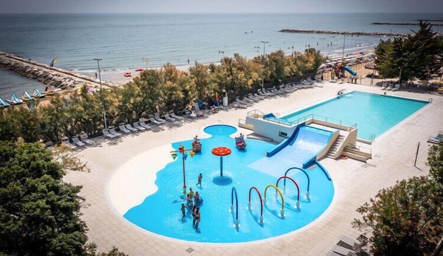 Luxurious mobilehome directly on the beach, Caorle in Caorle