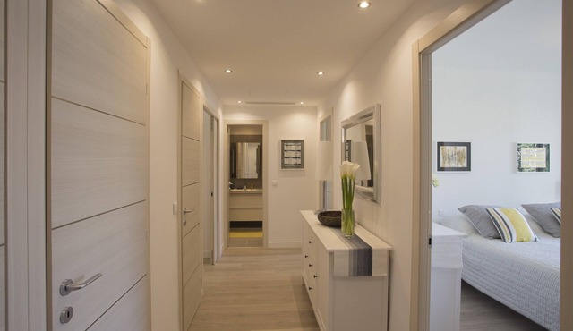 Luxury air-conditioned apartment in Carré d’Or, 200m from beach, 2 balconies in Nice