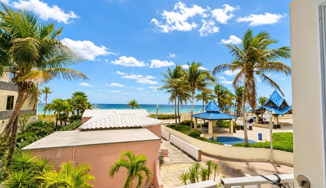 Luxury Beach Side Villa - Heated Pool on the Beach in Hollywood