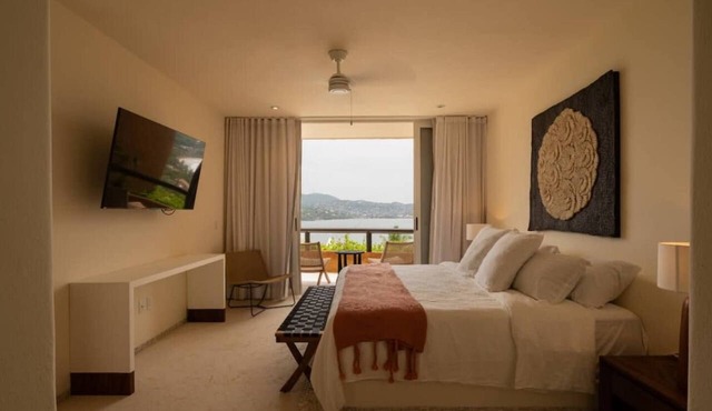 Luxury Beachfront Condo with Terrace Jacuzzi in Zihuatanejo