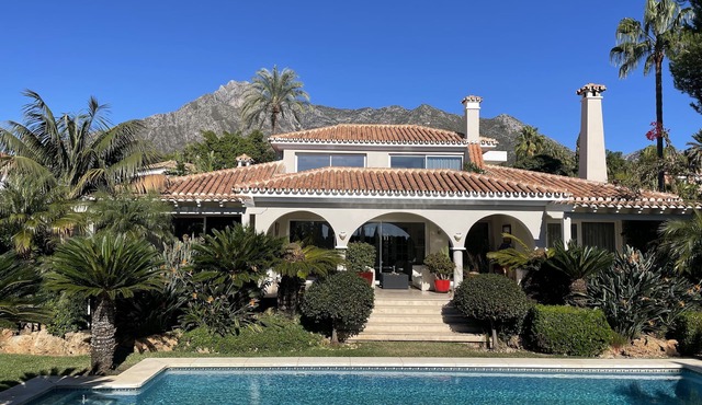 Luxury bright villa in Marbella Golden Mile with great sea and mountain views in marbella