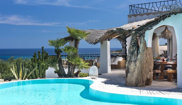 Luxury Front Beach - VILLA IRIS in Costa Caddu