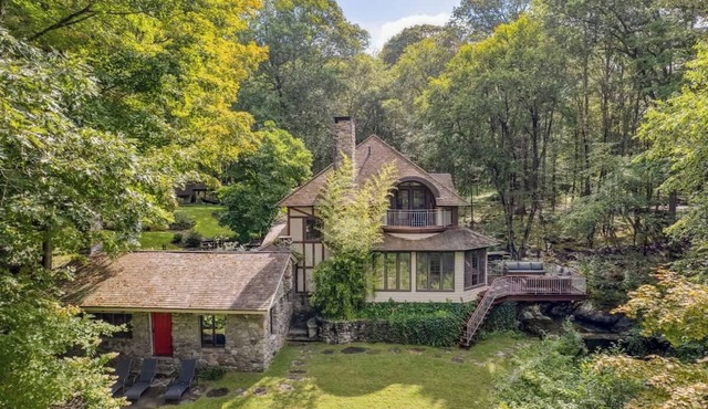 Luxury Riverfront Estate - Pool, Spa, Tennis, & Pond in Killingworth