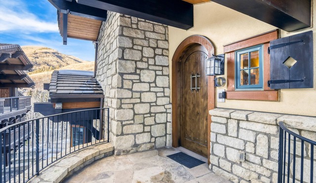 🏔️ Luxury Vail Village Chalet | Steps from Gondola One 📍 151 Vail Road, Unit 10 in Vail