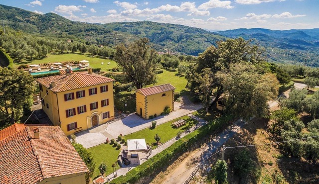 Luxury Villa Gialla with the view of tuscan countryside in Massa e Cozzile