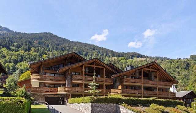 Magnificent apartment with jacuzzi at the foot of the Champéy gondola - By Mrs Miggins in Champéry