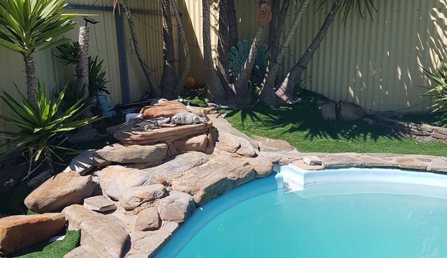 Magnificent Mid Century Modern Pool house between CBD/Glenelg. Sleeps 22 in Camden Park