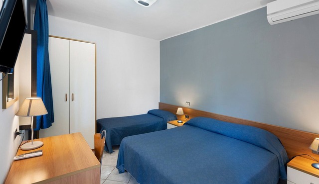 Marina Living Rooms - Basic Triple Room with Shared Pool, Wi-Fi and Air Conditioning in Laura