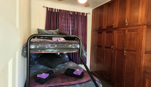Meyenburg Unit 3, Fully self-contained private 1 bdrm unit, 1Db, 1 Ksb, 2 Sb's in Mount Morgan