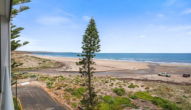 Moana Esplanade - Pure Beach Front 3 Bed Apt in Moana