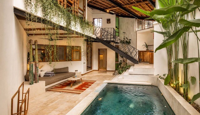 Modern 2-BR Art Deco Villa, 800m from the Beach in Kecamatan Mengwi