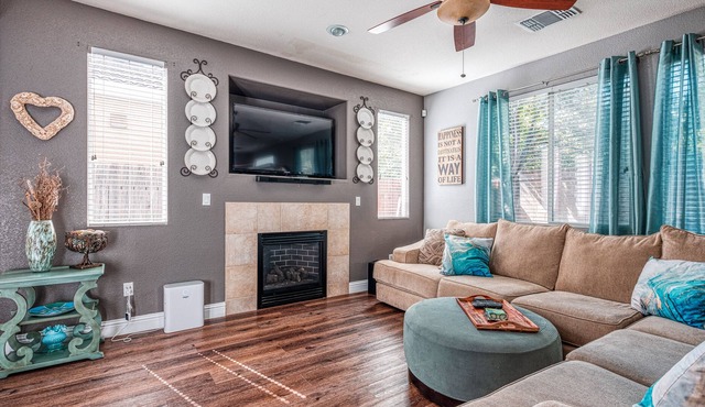 Modern Home - Self Check-In - Close to Airport in Sacramento