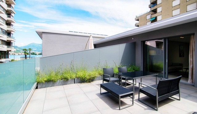 Modern two-bedroom apartment a stone's throw from the lake (PROMENADE 5) in Paradiso