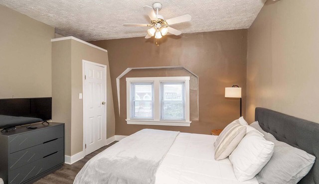 Monmouth Loft 3 | Heart of Newport in Newport