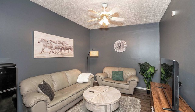 Monmouth Loft 4 | Walk to Shops in Newport