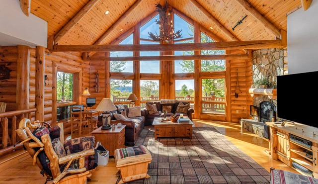 Mountain View Cabin near Asheville with Hot Tub in Old Fort