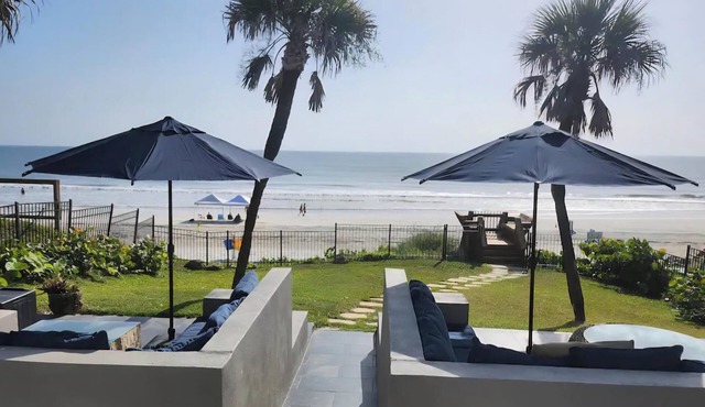 New. Luxury Ocean & Beach Front Home on 1/2 acre. 8 Beds.3 Spa Baths.Sleeps 16 in Daytona Beach