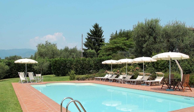 Nice apartment in villa with pool, WIFI, TV, terrace, pets allowed and panoramic view in Pescia