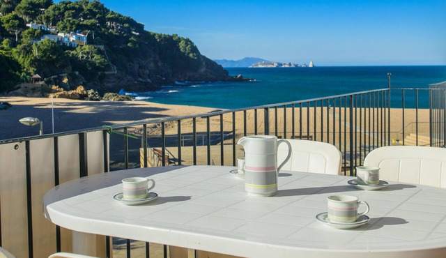 Nice apartment on the beach of Sa Riera, nice terrace in Begur