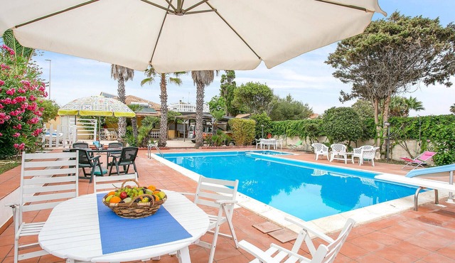 Nice home in Modica with private swimming pool, can be inside or outside in Modica