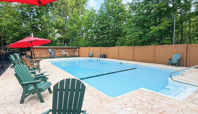 Northern Acres Resort with 20 bedrooms and WiFi, AC in serene Lake George in Lake George