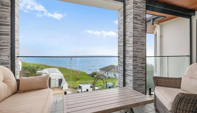 Ocean View Home with Pool - Balcony - Sleeps 10 in Marino