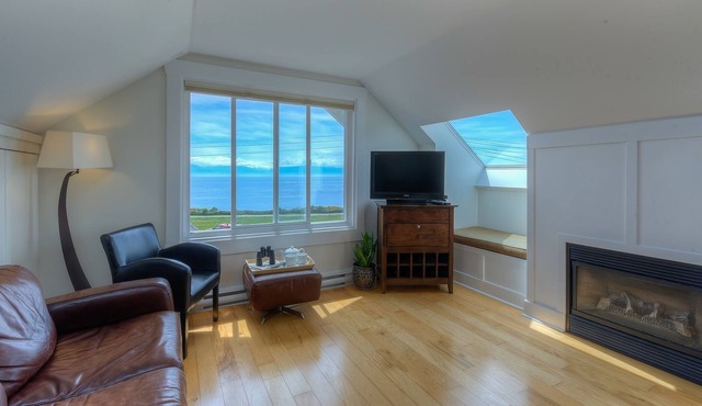 Oceanfront Townhouse - close to downtown ***PET FRIENDLY*** in Victoria