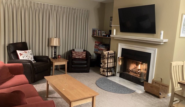 Okemo Ski in-Ski out @ Winterplace, 3 bdr, 2 ba Condo with Pool, Hot Tub, W/D in Ludlow
