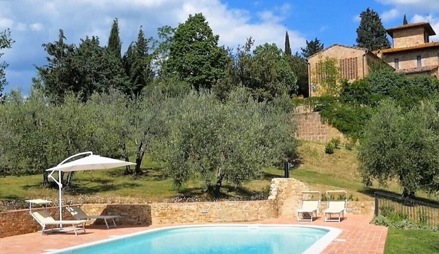 Old villa nestled in the hills of Chianti in Certaldo