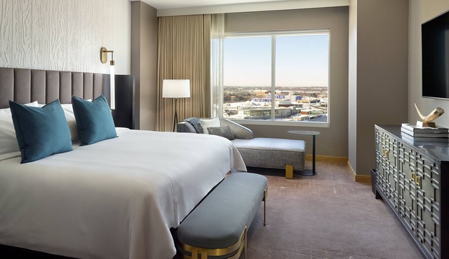 Omni Viking Lakes Hotel in Eagan