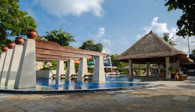 One Bedroom Pool Villa, walking distance to the beach and shopping center in Badung