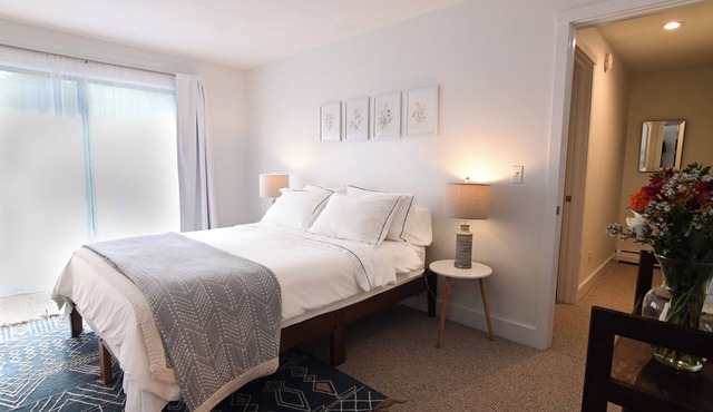 OnQ: A condo in Quechee Lakes overlooking the Ottauquechee River in Hartford