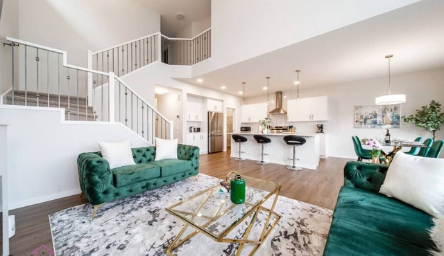 Orchards Retreat | AirCon | Sleeps 10 | Near Airpt in Edmonton
