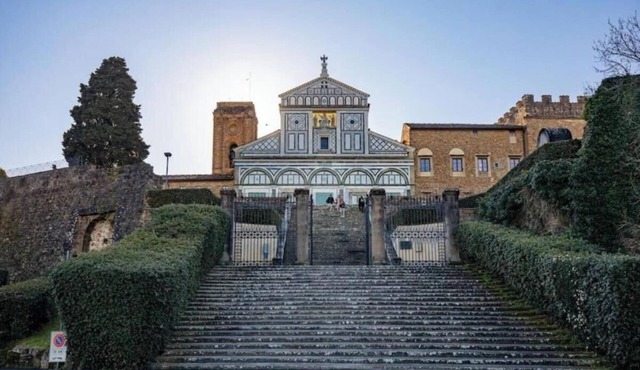 Palazzo Lungarno Luxurious 4-Bedroom Penthouse with Terrace in Central Florence in Firenze
