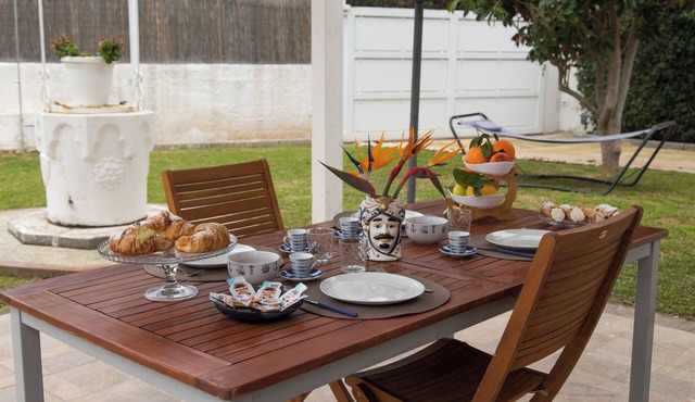 PARADISE BEACH, with garden, parking space. 100 mt from the sea. Pets allowed. in Gallina