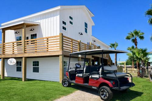 Pelican Beach House with 6-seater Golf Cart and private POOL! in Port Aransas