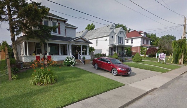 Perfection near the River - 4 Bedroom with Main Floor Bedroom and Ensuite Bath in Niagara Falls