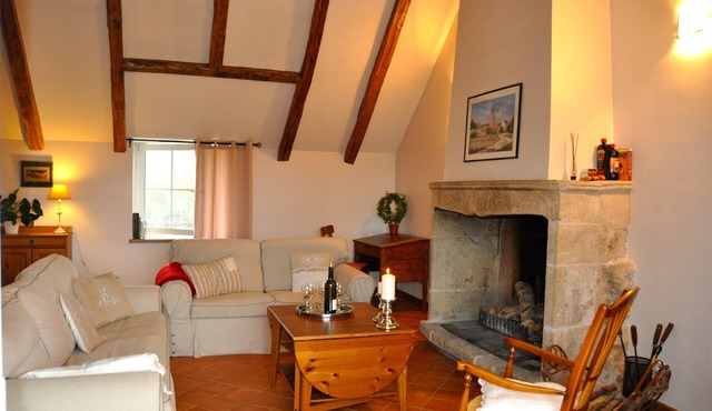 Private house in the heart of a village, large garden, view of the Aubrac mountains in Pierrefiche d'Olt