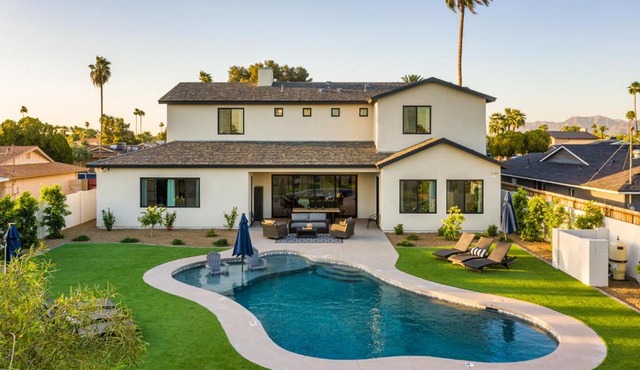 Private Outdoor Pool-Gourmet Kitchen-Arcade Game Room in Scottsdale