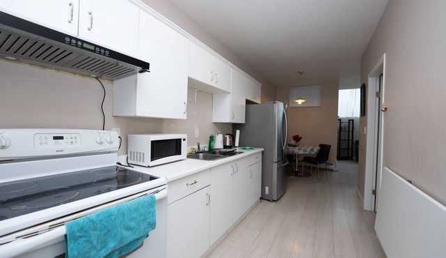 Private & Quite 2 Bedroom Suite in Vancouver