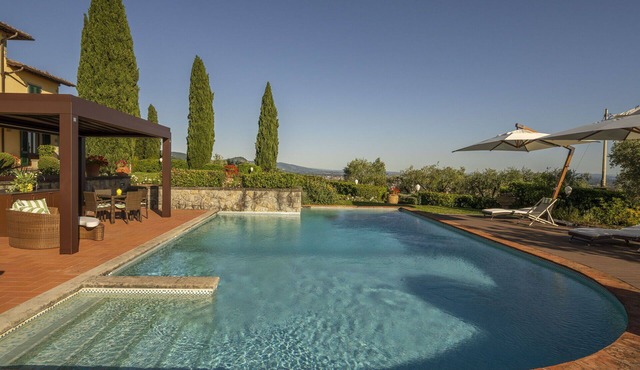 Private Villa with A/C, sauna, private pool, WIFI, hot tub, TV, patio, pets allowed, panoramic view in Massa E Cozzile