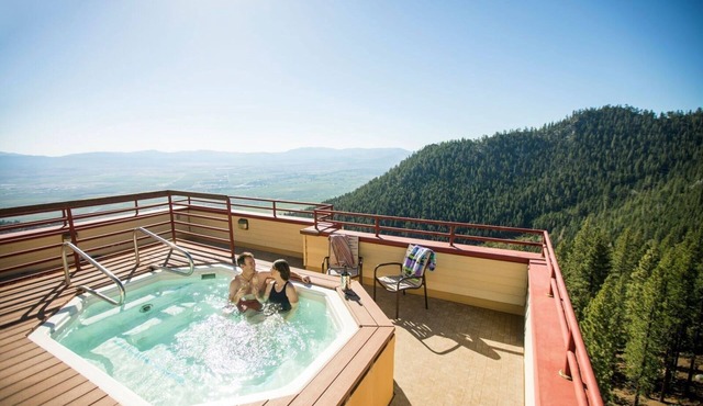 Quiet + Spacious Villa with Pool + Hot Tub Access! in Stateline
