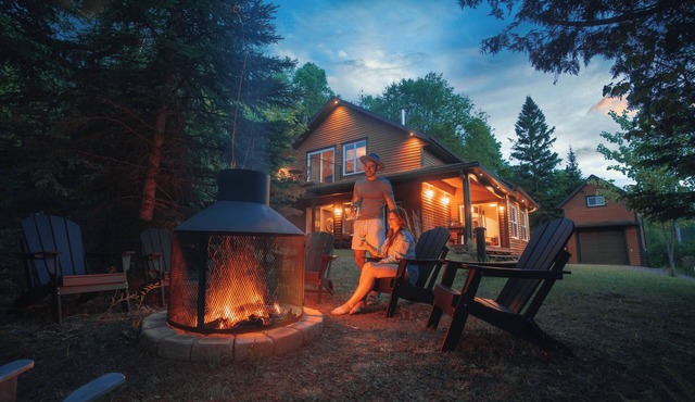 Refuge de la Rouge –Tremblant, Fireplace, Kayak & Waterfront in Village de Labelle